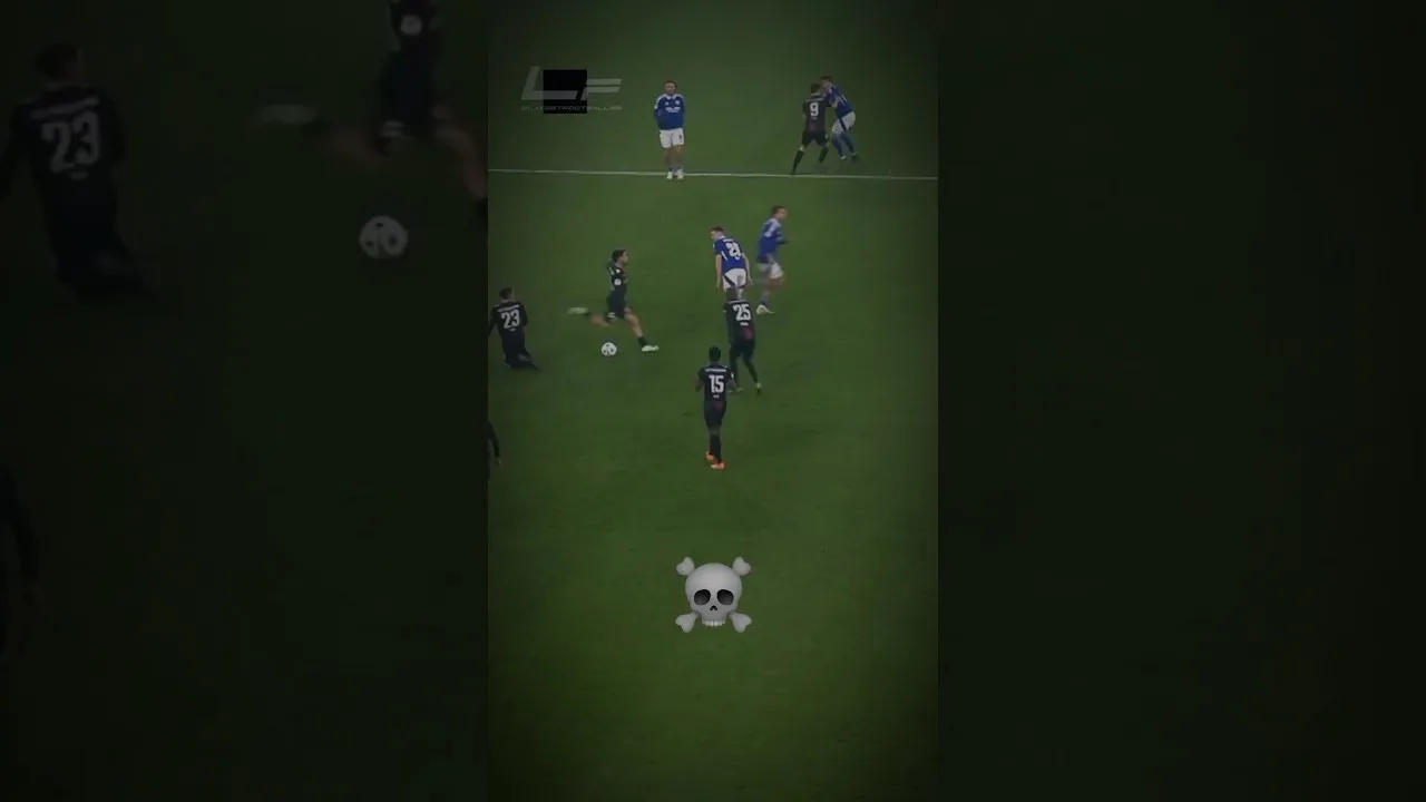Quick Freekick best ever?☠️ #bundesliga #football #freekick #shorts