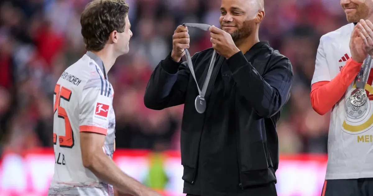 Sacré en Bundesliga, Vincent Kompany affiche déjà ses ambitions avec un objectif bien en tête – Tout le foot