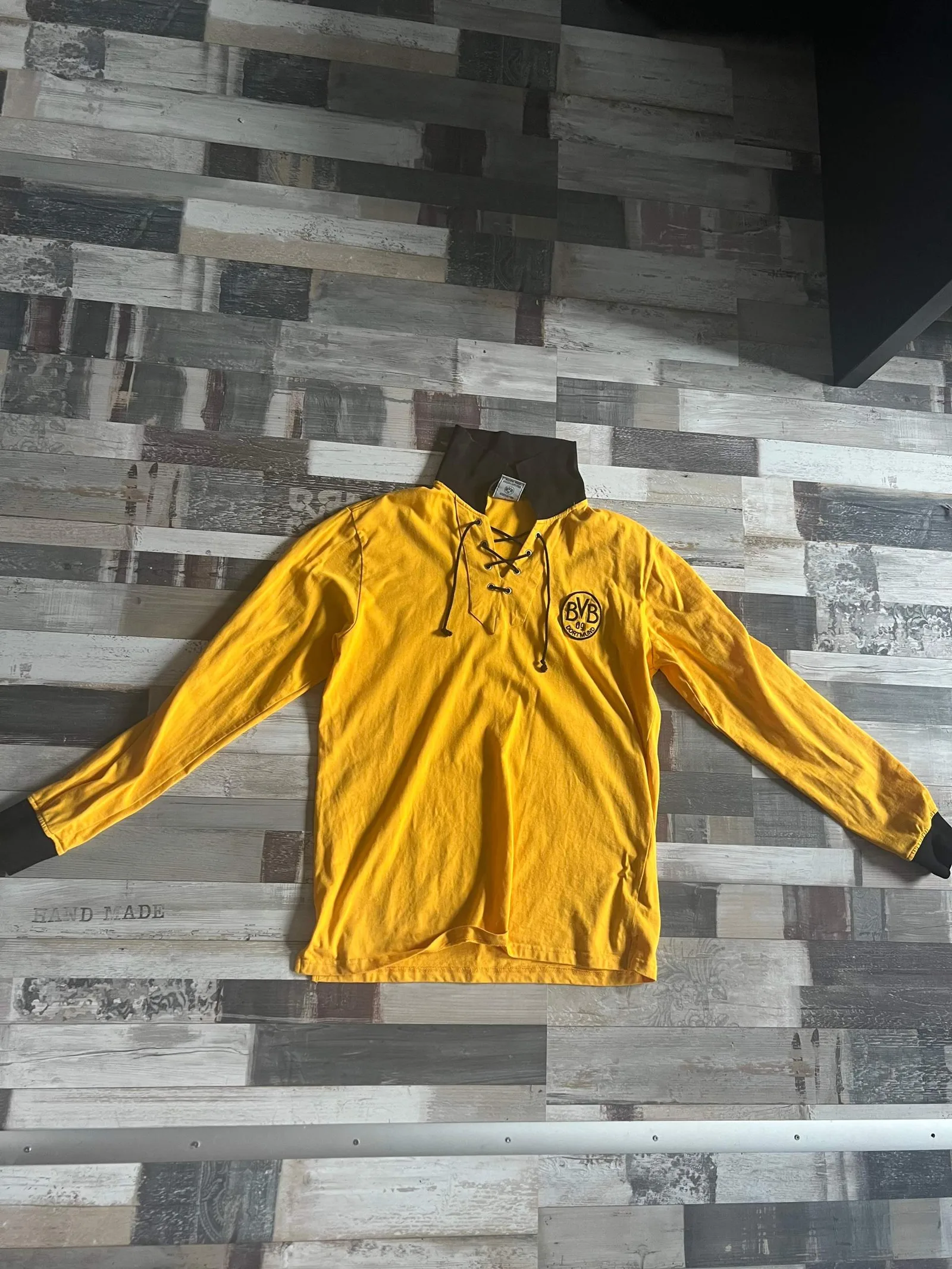 D’où vient ce maillot ? (Football, antiquités, Borussia Dortmund)