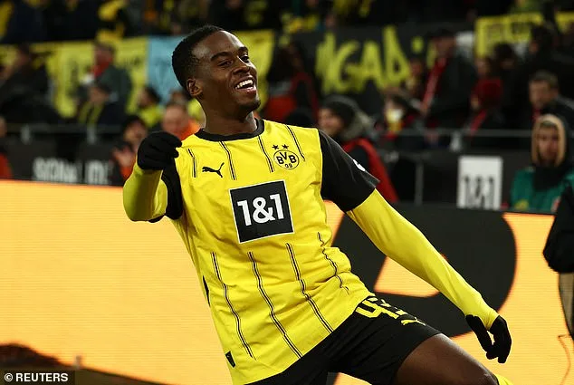 Quatre clubs de Premier League ciblent la starlette du Borussia Dortmund, Jamie Gittens, après le superbe début de campagne de l’Anglais évalué à 83 millions de livres sterling – et son superbe but en solo contre le Bayern Munich.