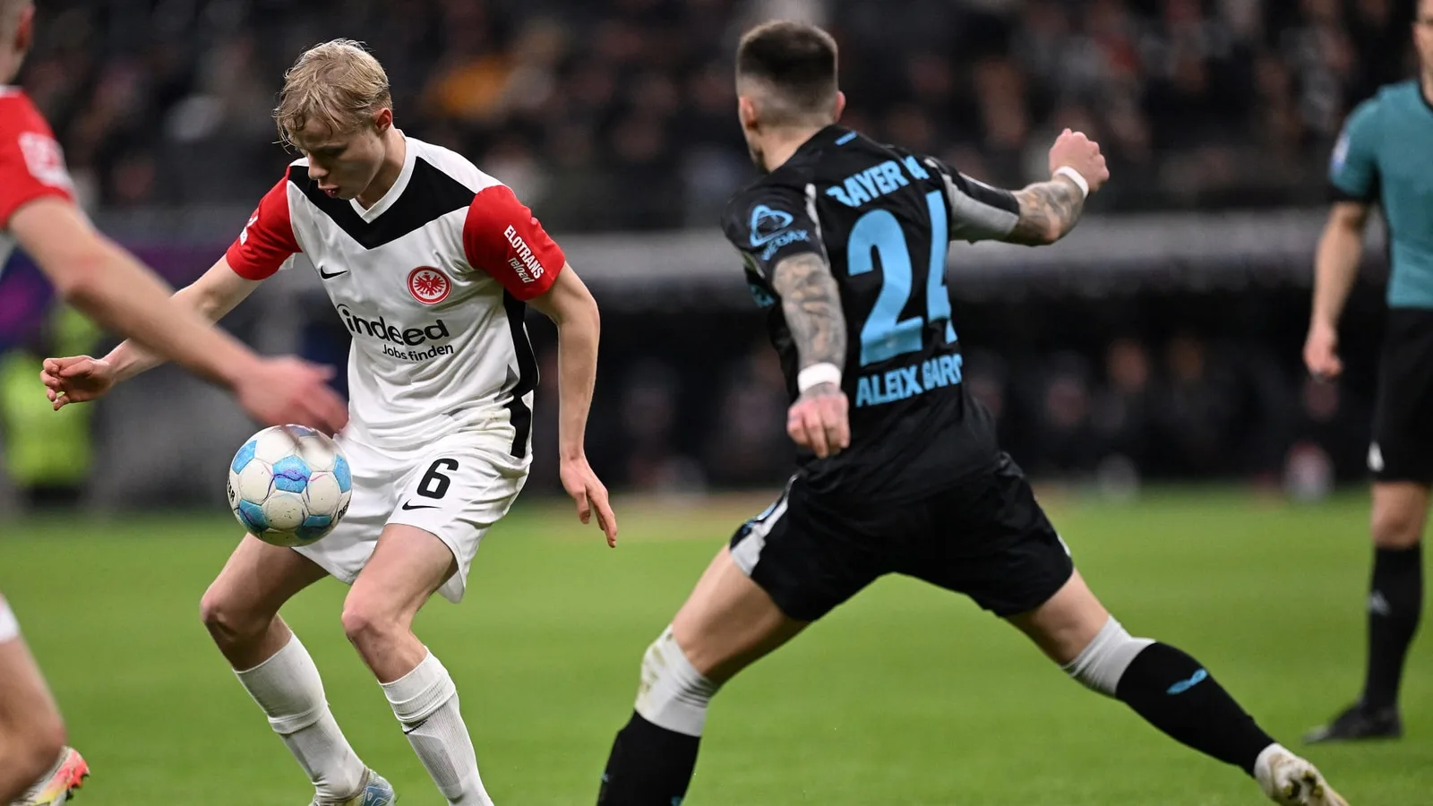 Bayer Leverkusen domine Eintracht Frankfurt 4-1