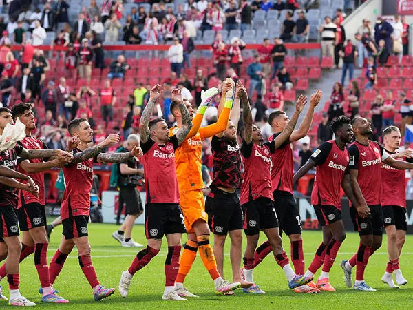Gagnant contre Augsburg, Bayer Leverkusen a reporté le champion du parti Bayern Munich