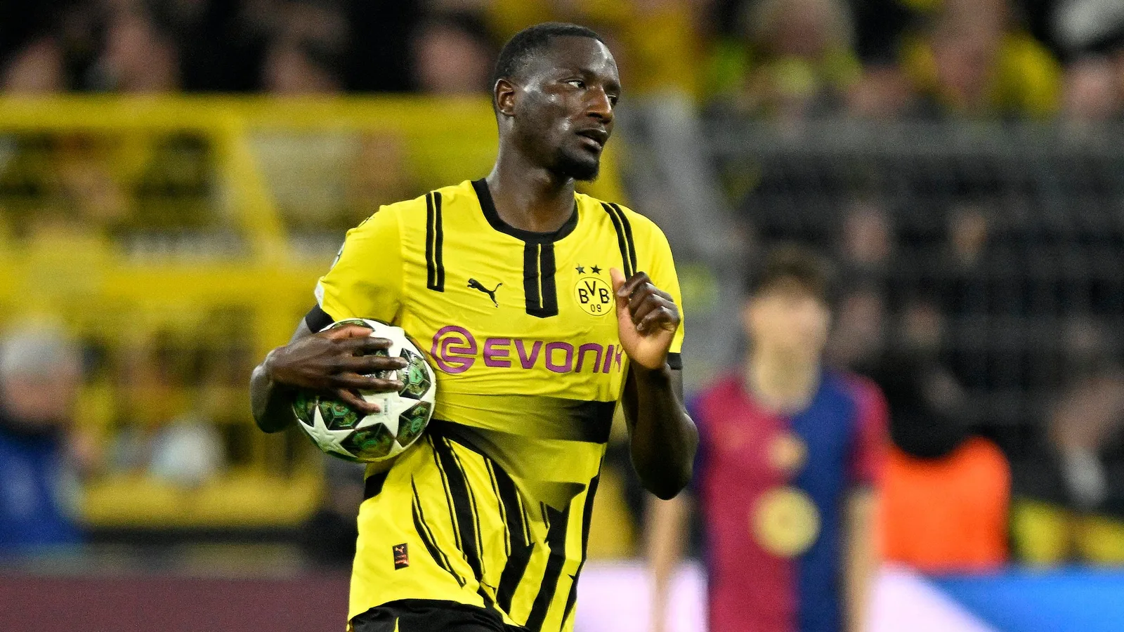 Borussia Dortmund 3-1 FC Barcelona (tot. 3-5) : le Barça qualifié malgré un triplé de Serhou Guirassy