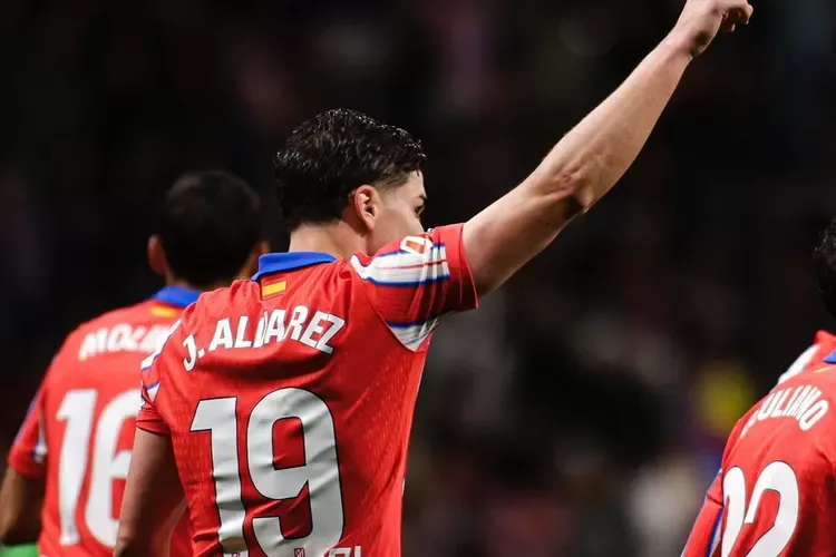 Arsenal à la poursuite de Julian Alvarez, se battant avec Liverpool et le Bayern Munich
