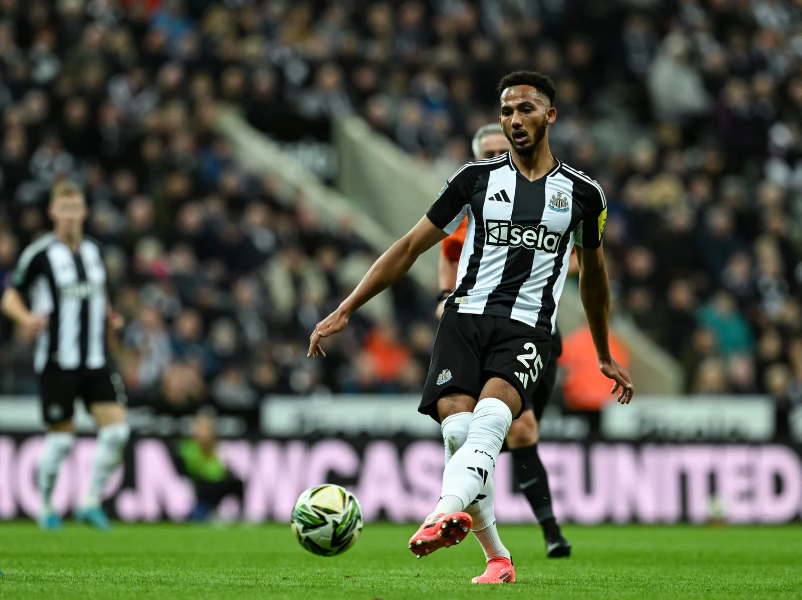Newcastle United Prenez la décision finale de Lloyd Kelly après l’intérêt du Borussia Dortmund