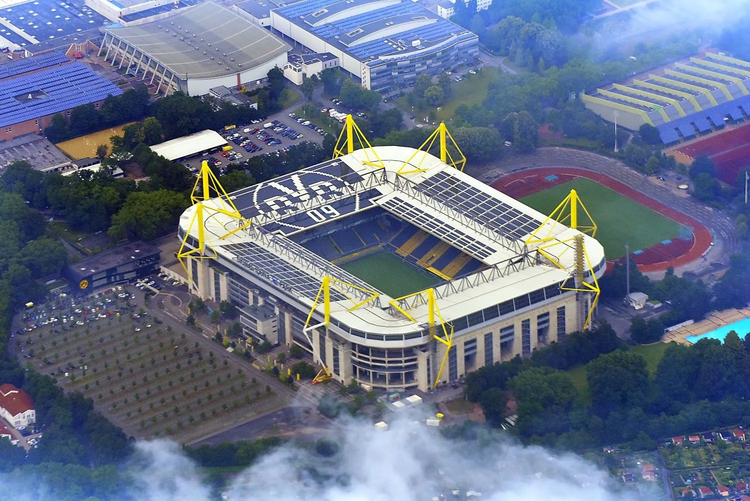 Le Borussia Dortmund cherche un défenseur. Transfert possible dans la Bundesliga