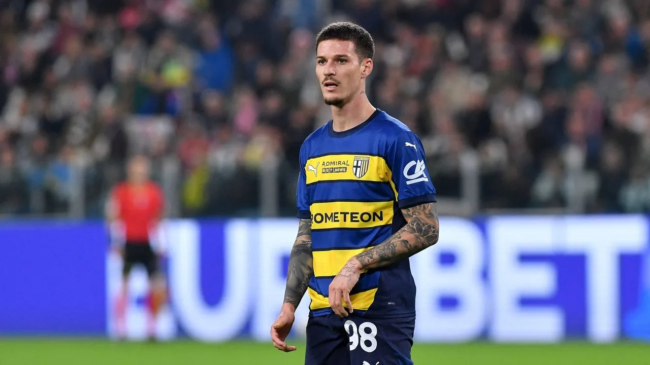 Le Bayern Munich n’est pas seul ! Autre colosse intéressé par le transfert de Dennis Man : « Il ne faut pas sous-estimer la concurrence ! »