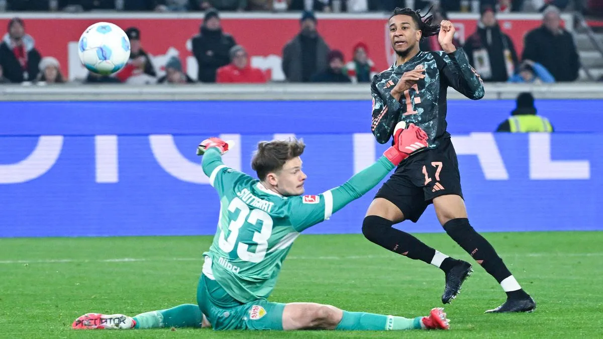 Photo: Sweet cadeau 125e anniversaire du Bayern Munchen, Stuttgart Kukuh silencieux au sommet du classement de la ligue allemande