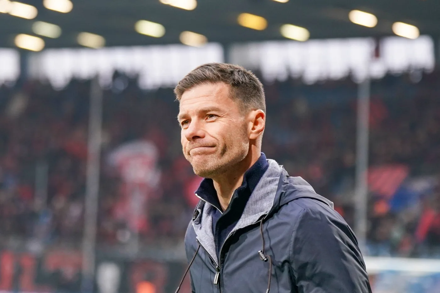Xabi Alonso quittera le Bayer Leverkusen cet été. L’entraîneur le plus important de l’histoire du club allemand est recherché par le REAL Madrid
