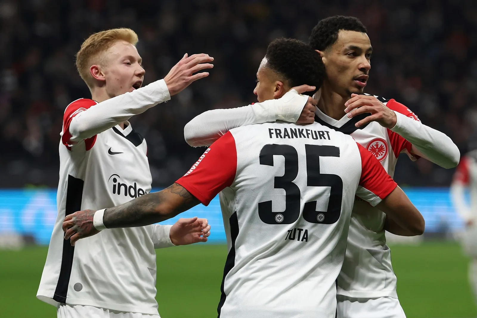 Bundesliga : L’Eintracht Francfort retrouve la victoire, Ekitike rate un penalty – beIN SPORTS