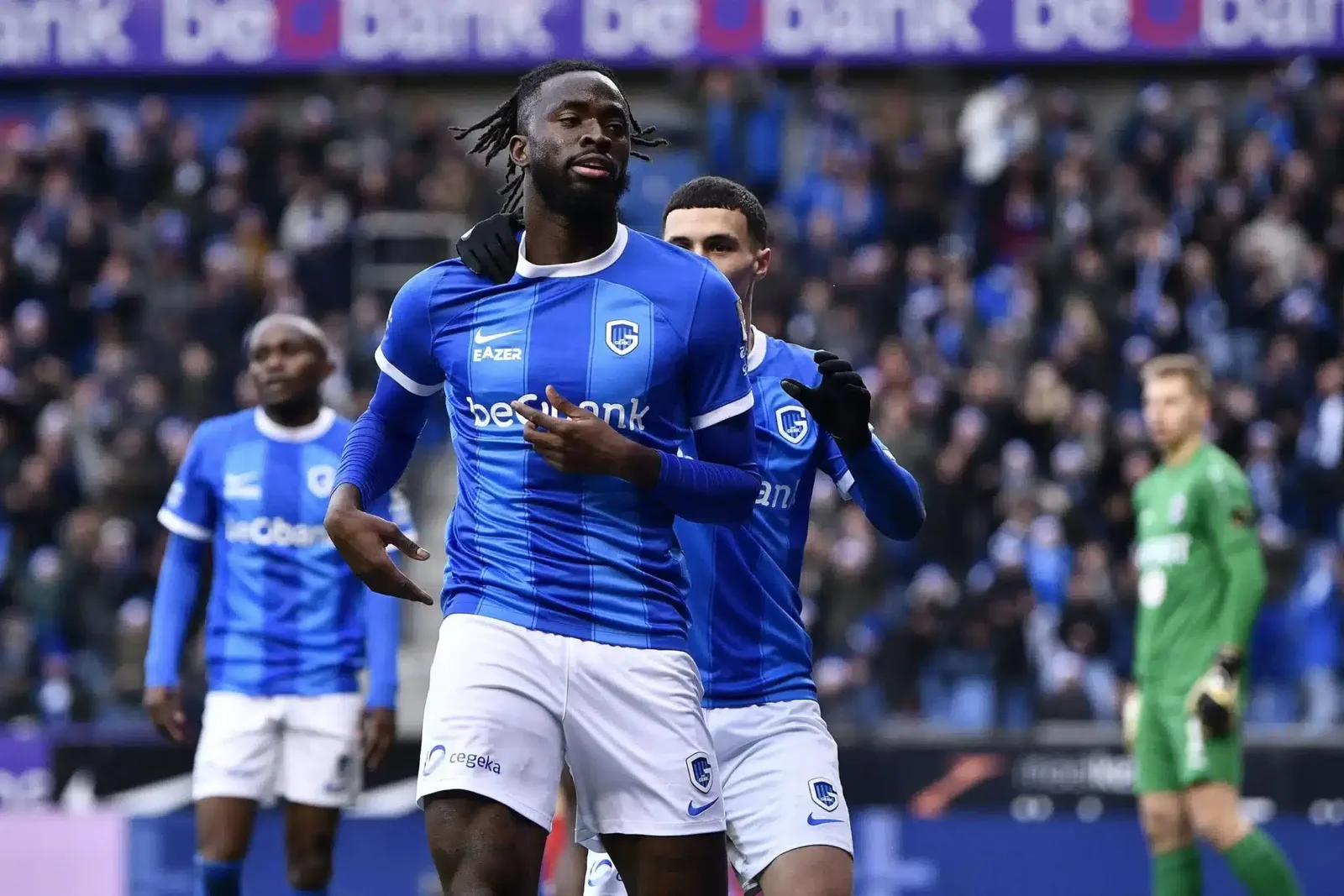 Borussia Dortmund Dernier Bundesliga Club Gunning pour Arokodare
