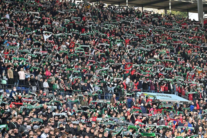 Enquête: La plupart des fans de Bundesliga en faveur du plafond salarial pour les joueurs