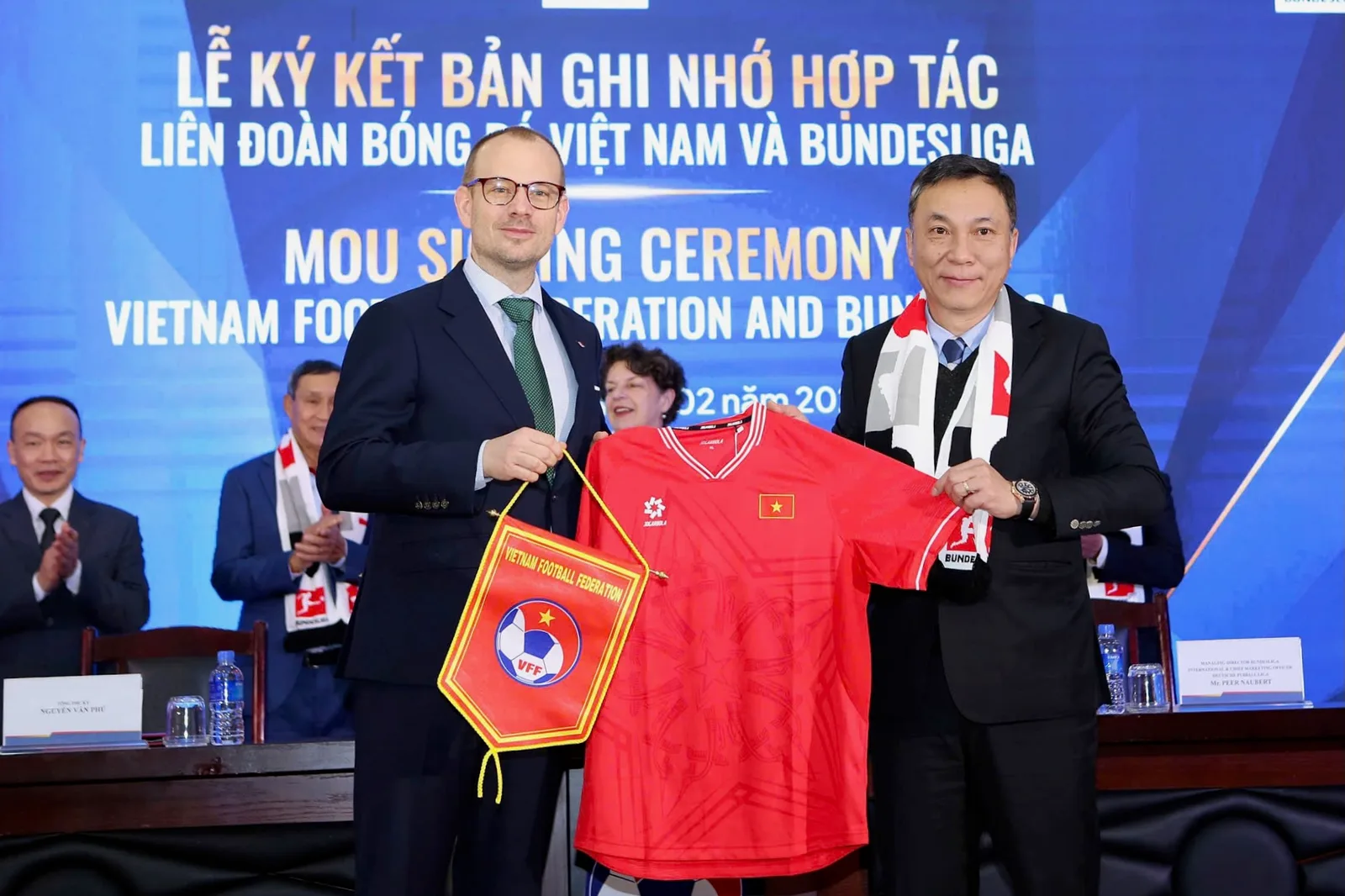 Bundesliga s’engage à envoyer plus de clubs pour les matchs amicaux avec l’équipe nationale du Vietnam