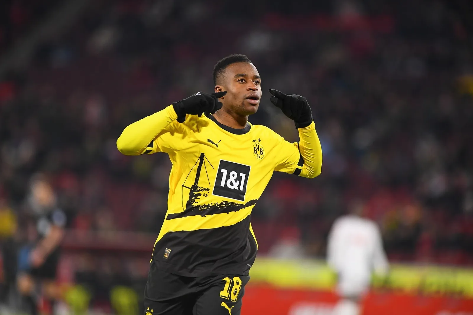 La carrière d’une star du Borussia Dortmund aurait pu être une fraude : l’âge et les parents de Youssoufa Moukoko ne sont pas réels –