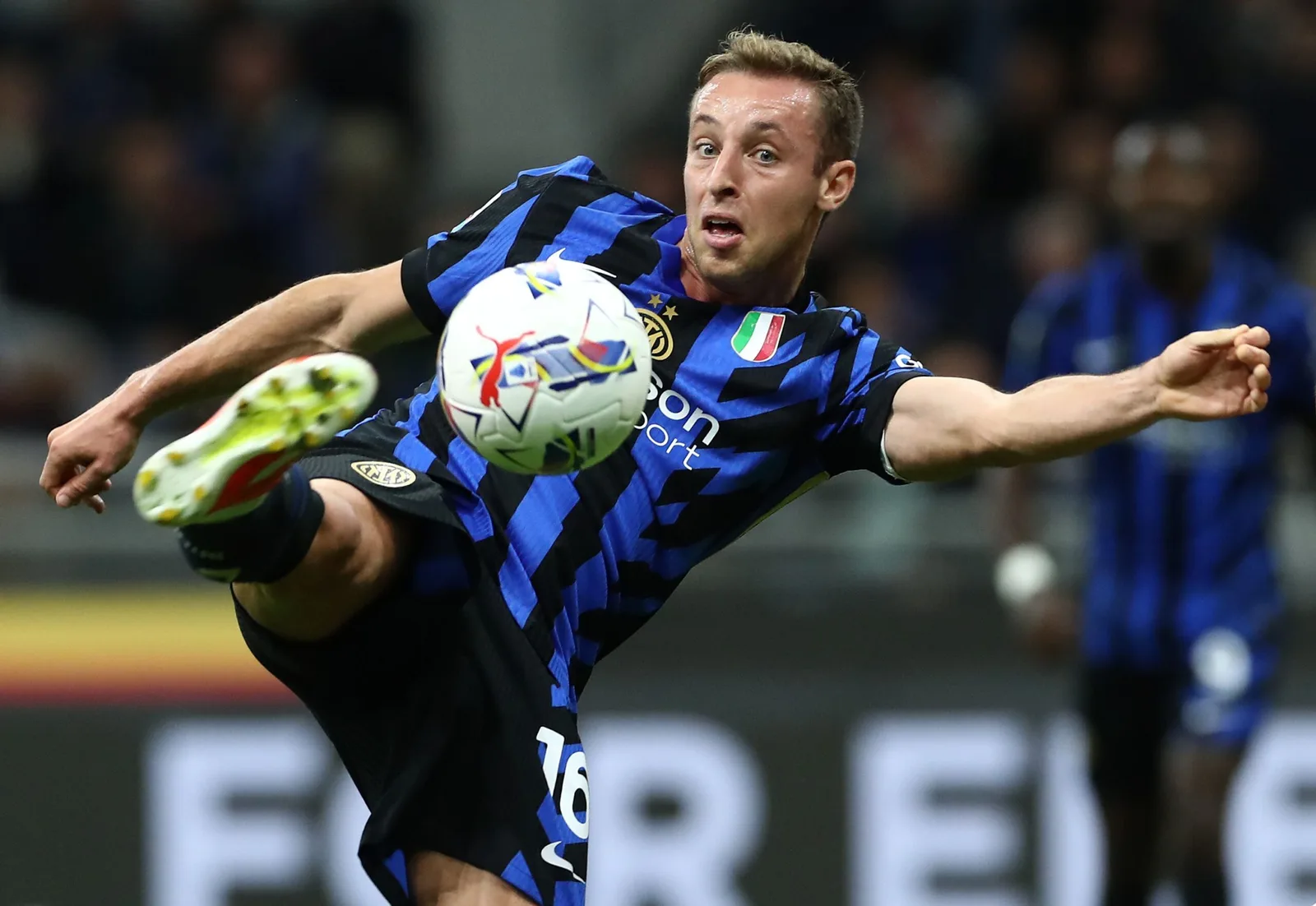 Davide Frattesi ne parvient pas à impressionner lors du Bayer Leverkusen 1-0 Inter Milan