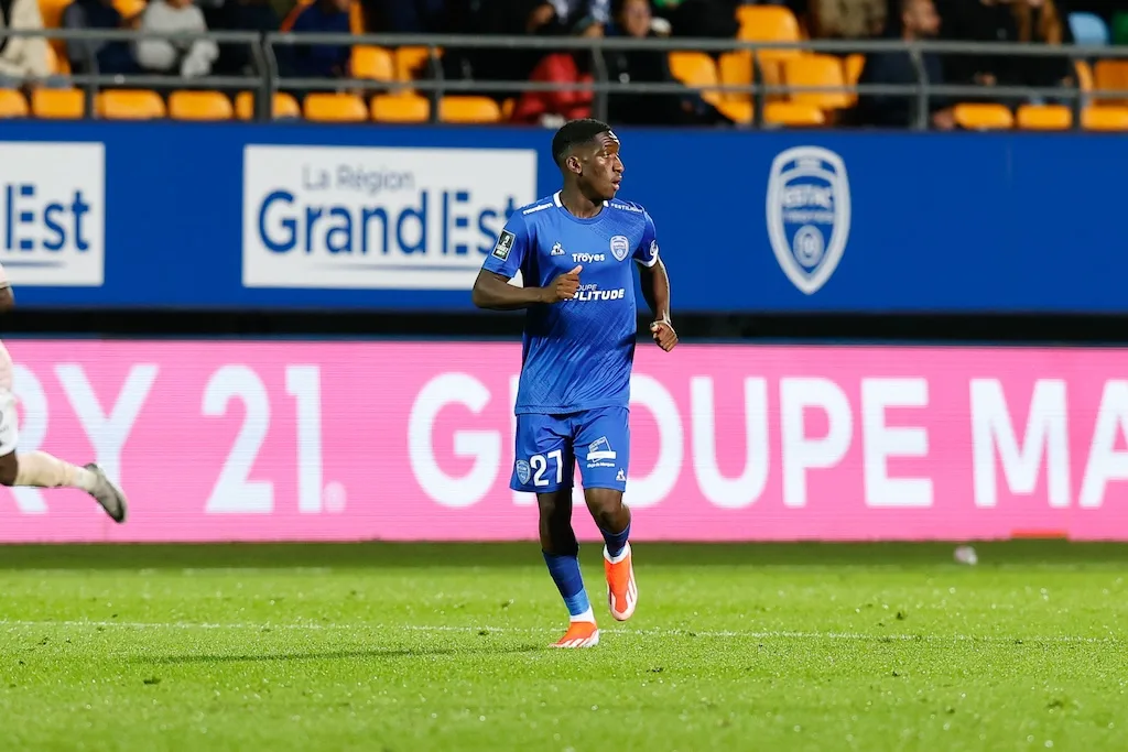 Ligue 2 – Mercato : Un ailier s’engage en Bundesliga jusqu’en 2030