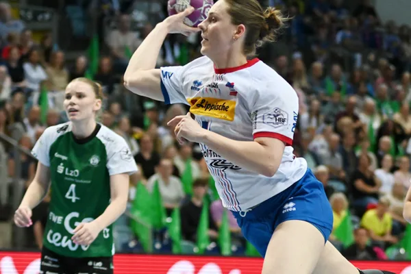 Dans le barrage allemand de Handball Women Bundesliga, HSG Blomberg-Lippe a battu VFL Oldenburg 2-0 à.