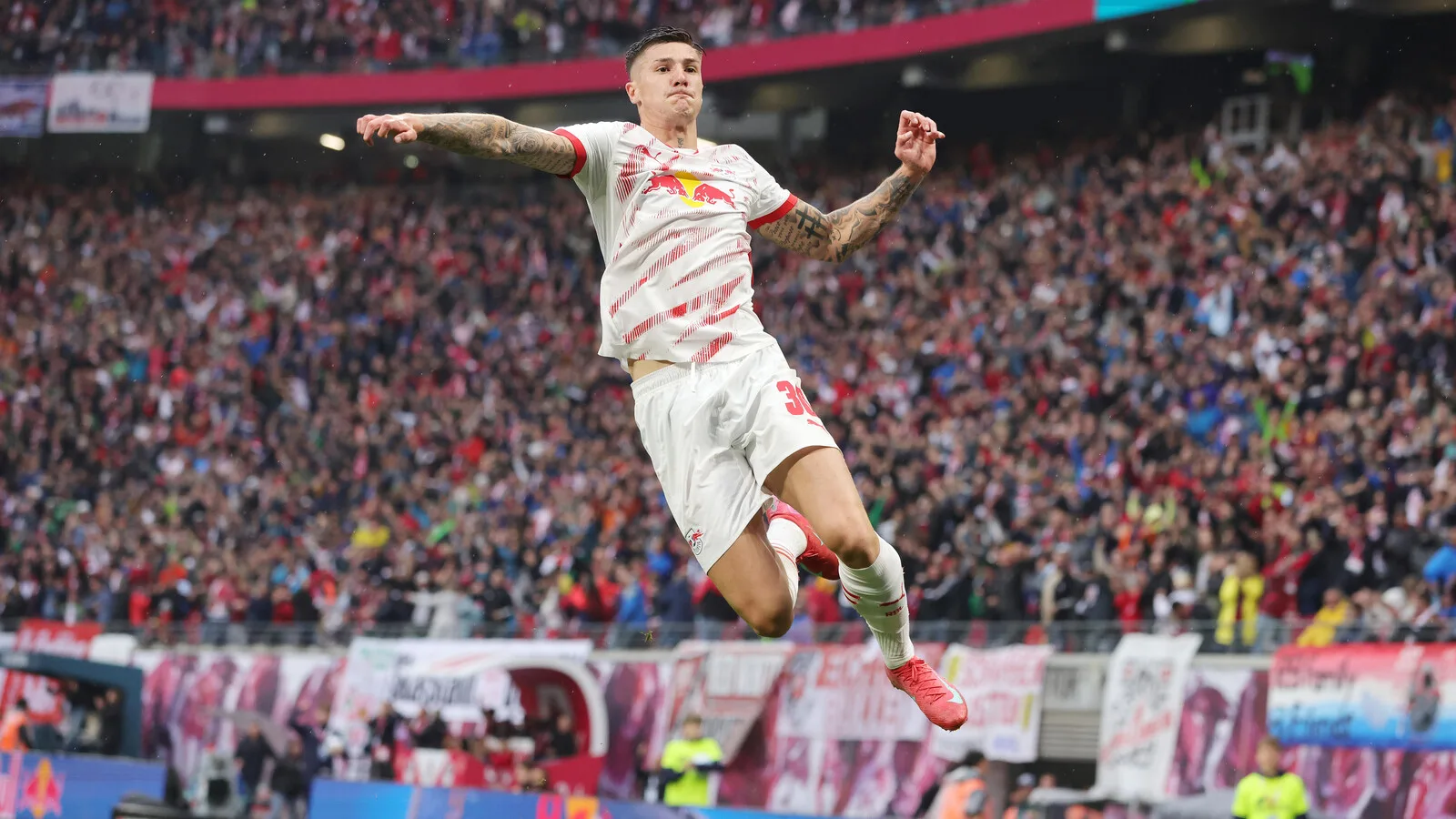 Arsenal dépasse Tottenham dans la course pour le but de Bundesliga; Il est lié