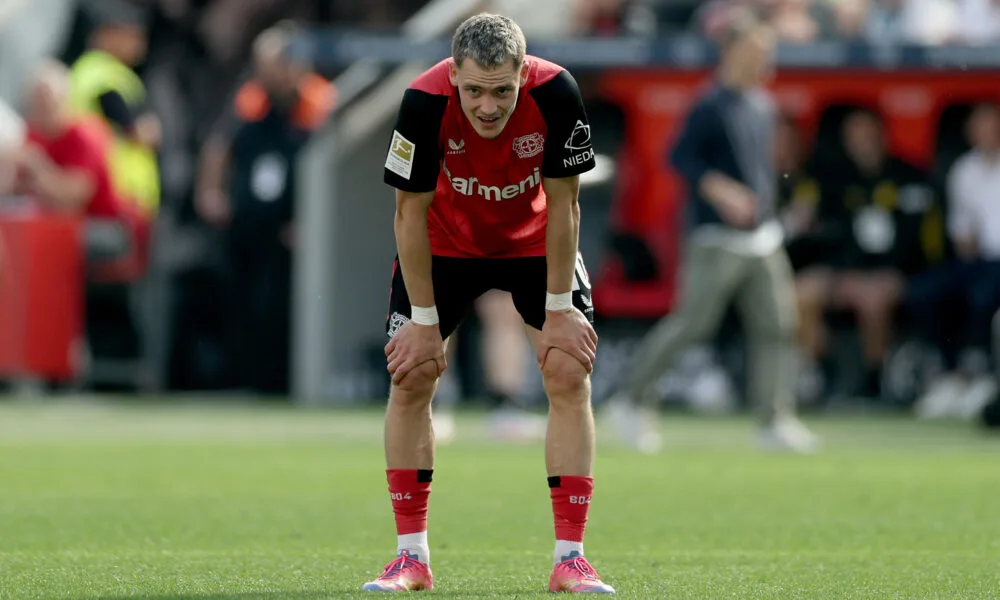 Représentants de contacts de Liverpool du milieu de terrain de Bayer Leverkusen Florian Wirtz