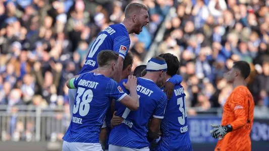 Darmstadt renaissant rend visite aux candidats à la promotion Hanovre et Hambourg face à Schalke | 2. Bundesliga