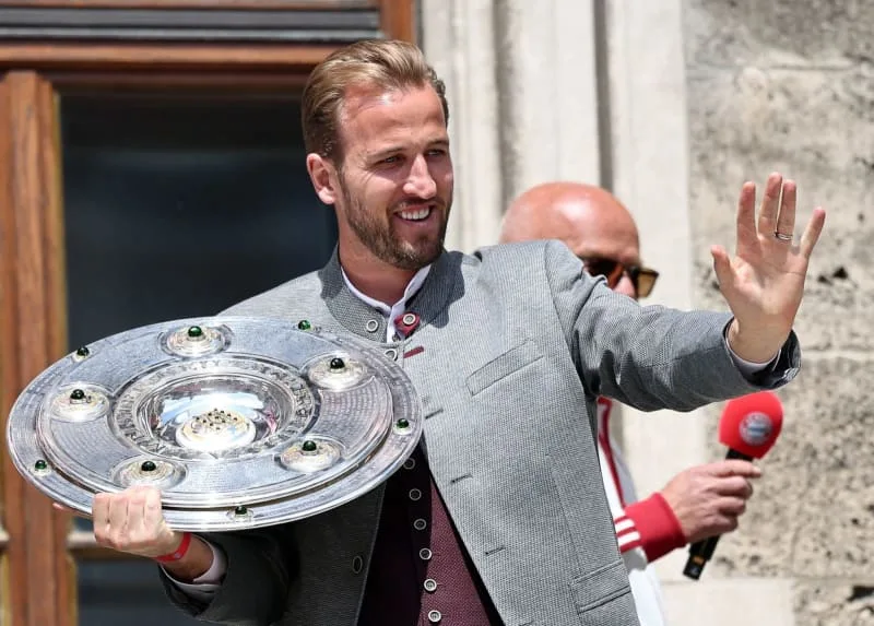 Le meilleur kane de Bundesliga félicite les ex-éperons de Club sur Europa Triumph