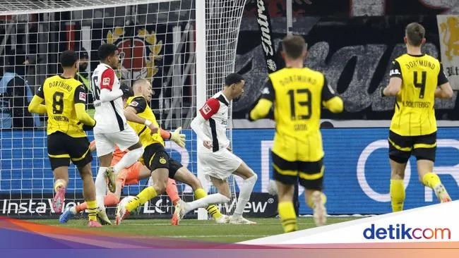 Eintracht Francfort contre Borussia Dortmund : Borussia Tumbang 0-2