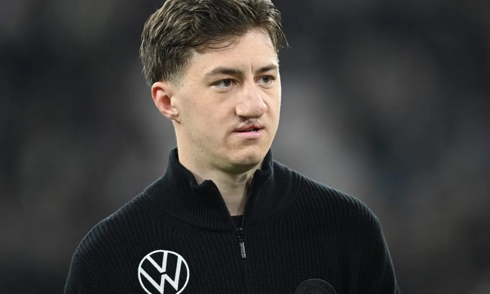 BARCELONA, Arsenal Tracking Bundesliga Midfield avec une clause de libération de 36,5 millions d’euros valide pour 2026