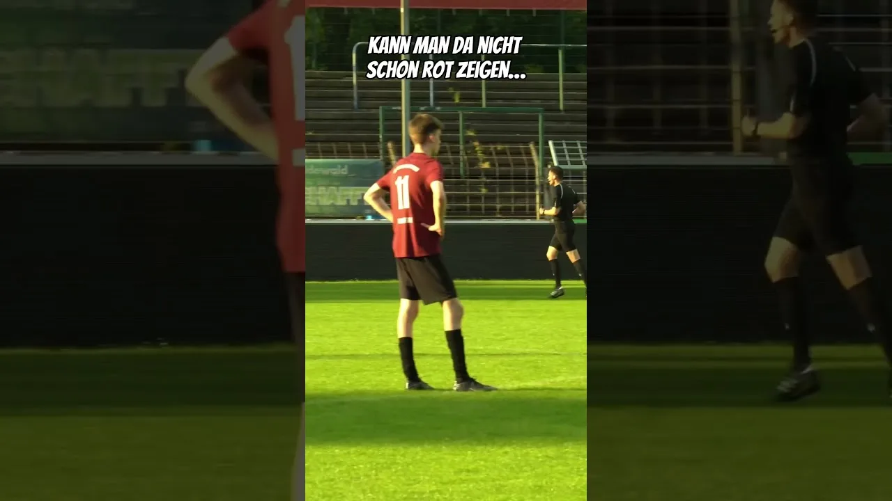 Rot 🟥 oder gelb 🟨? Was sagst du? 😳 #football #bundesliga #sport #soccer