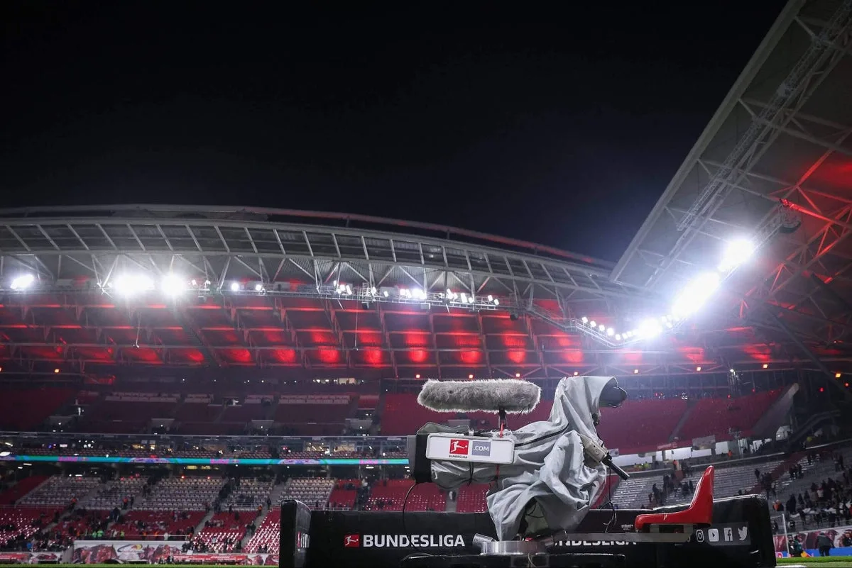 Le nouvel accord TV de 4,48 milliards d’euros de la Bundesliga : les détails, l’opinion en Allemagne et comment il se compare