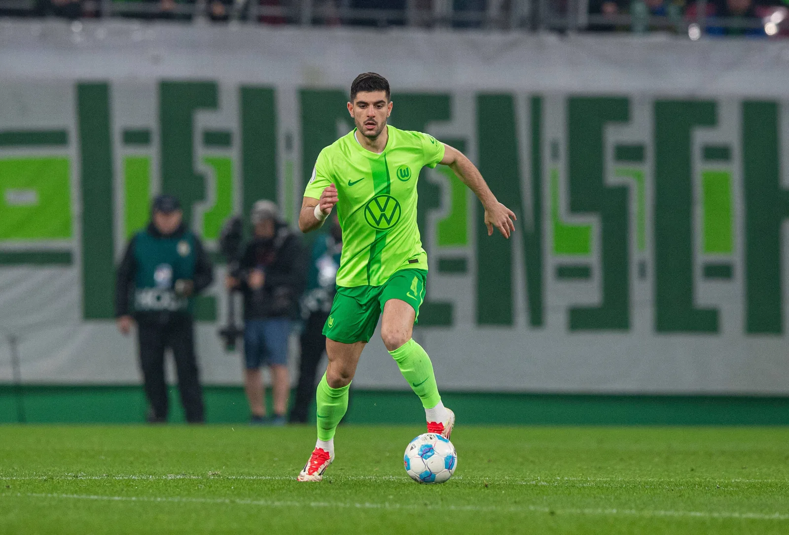 Liverpool peser le mouvement pour les talents de bundesliga alors que le transfert se réchauffe