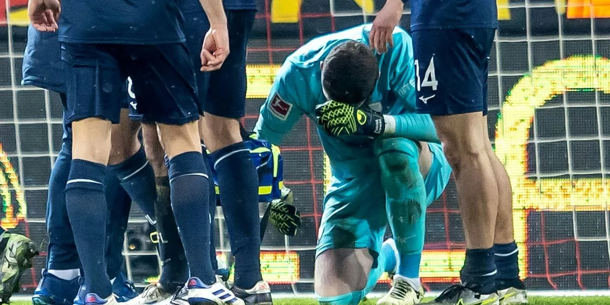 Un ancien arbitre de Bundesliga après avoir lancé un briquet : « le théâtre de diffamation de Drewes »