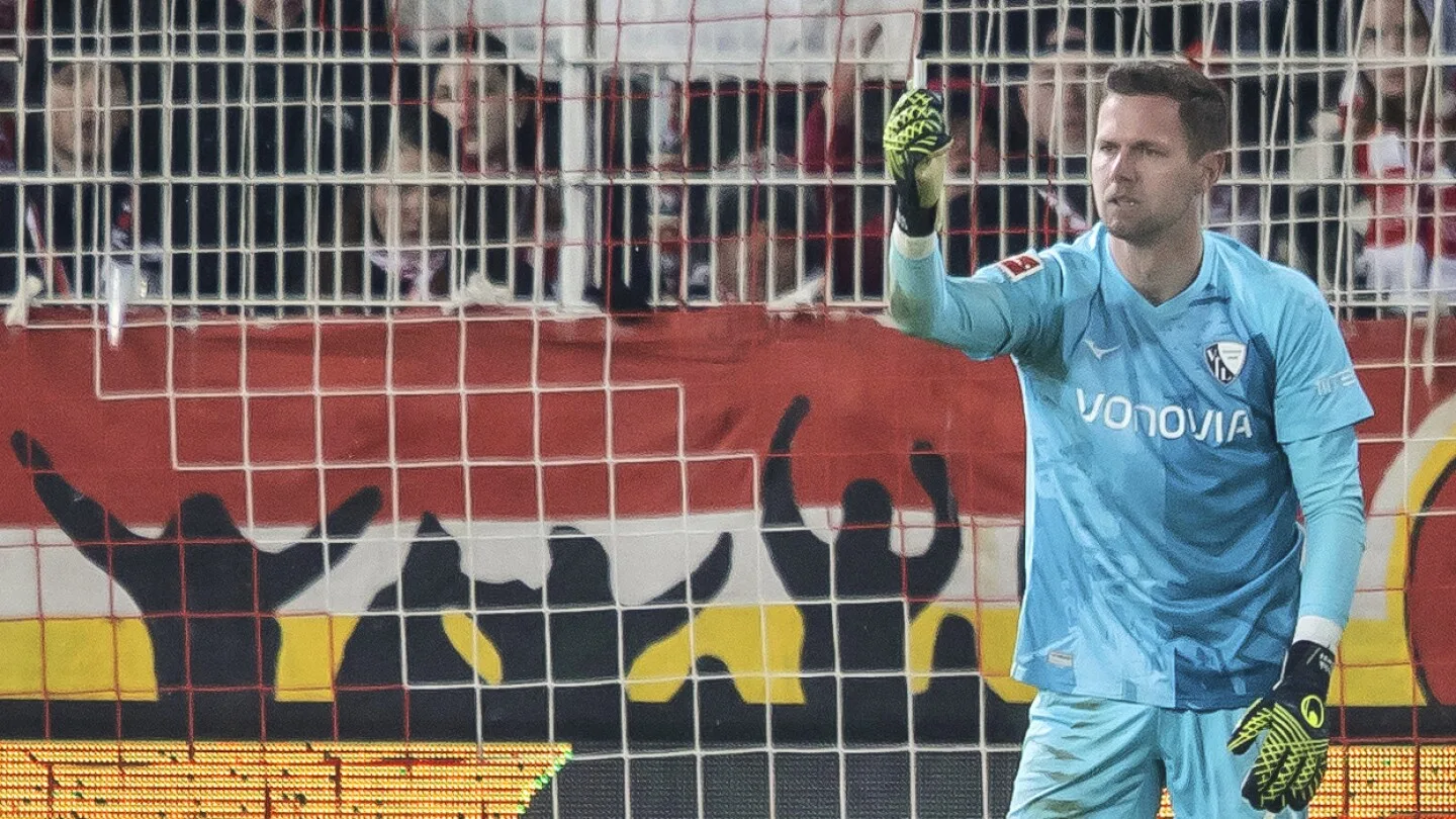 Bochum remporte sa deuxième victoire en Bundesliga après que le gardien de but ait été touché par un allume-feu