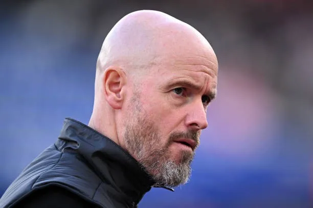 Dix Hag près de l’entraîneur Bayer Leverkusen
