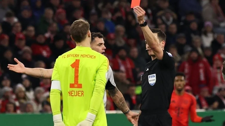 Le désastre complet au Bayern Munich ! Élimination de la Coupe à domicile contre le Bayer Leverkusen + premier rouge en carrière pour Manuel Neuer