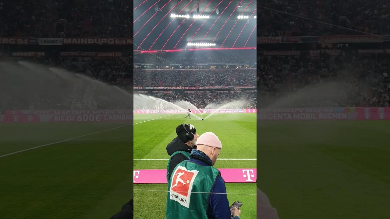 Der Rasen braucht Abkühlung FC Bayern vs Bremen 😂 #shorts #bundesliga #werderbremen