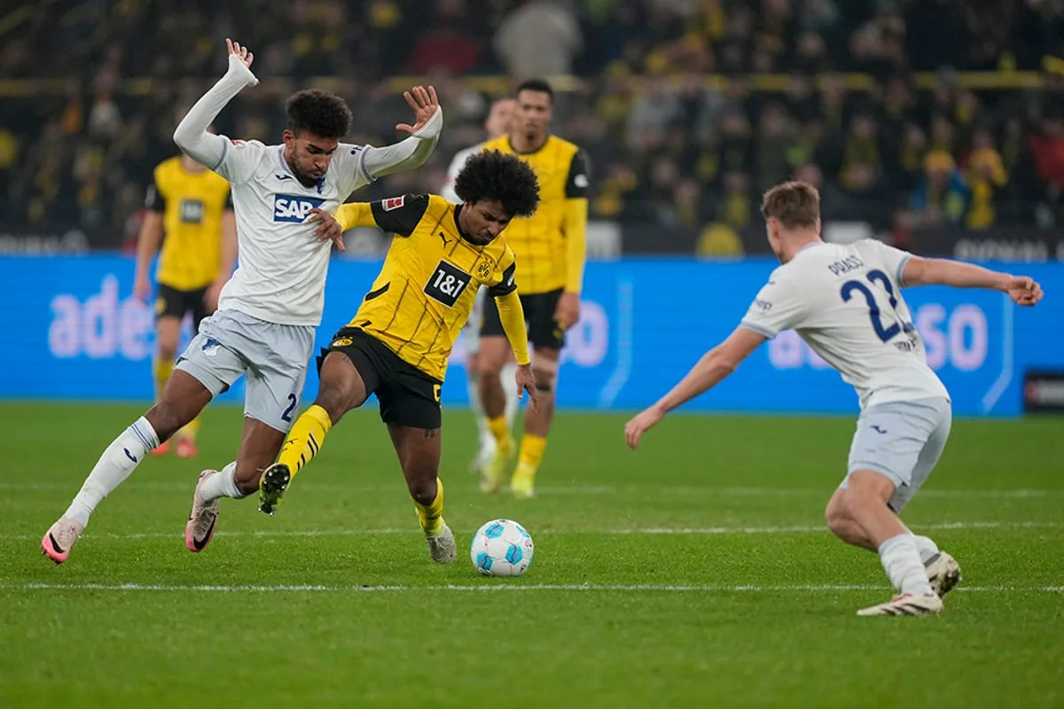 Bundesliga : Bruun Larsen marque un but tardif alors que Hoffenheim tient le Borussia Dortmund 1-1