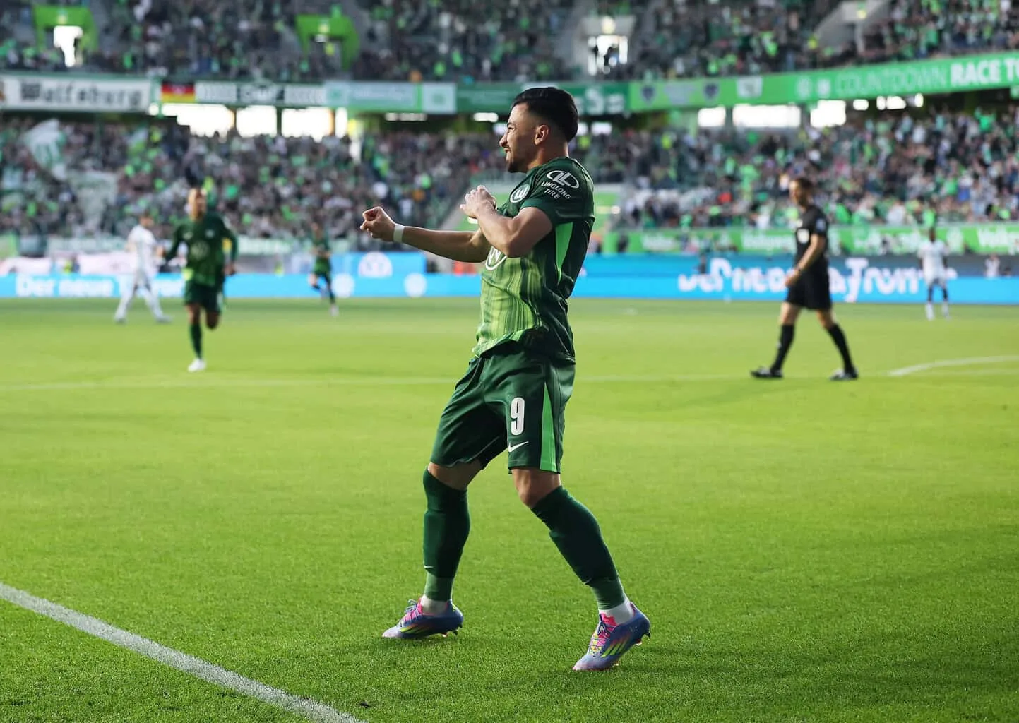 Le candidat chaud Amoura de Wolfsburg à Bayer Leverkusen!