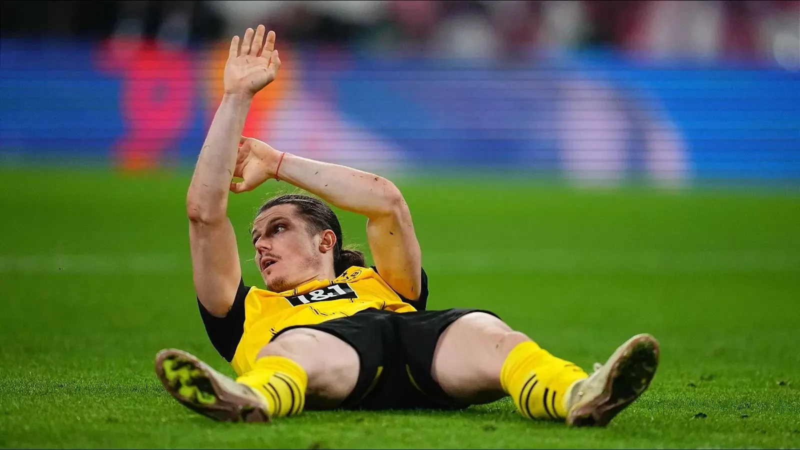 Borussia Dortmund secoué par Marcel Sabitzer Knee Buthing