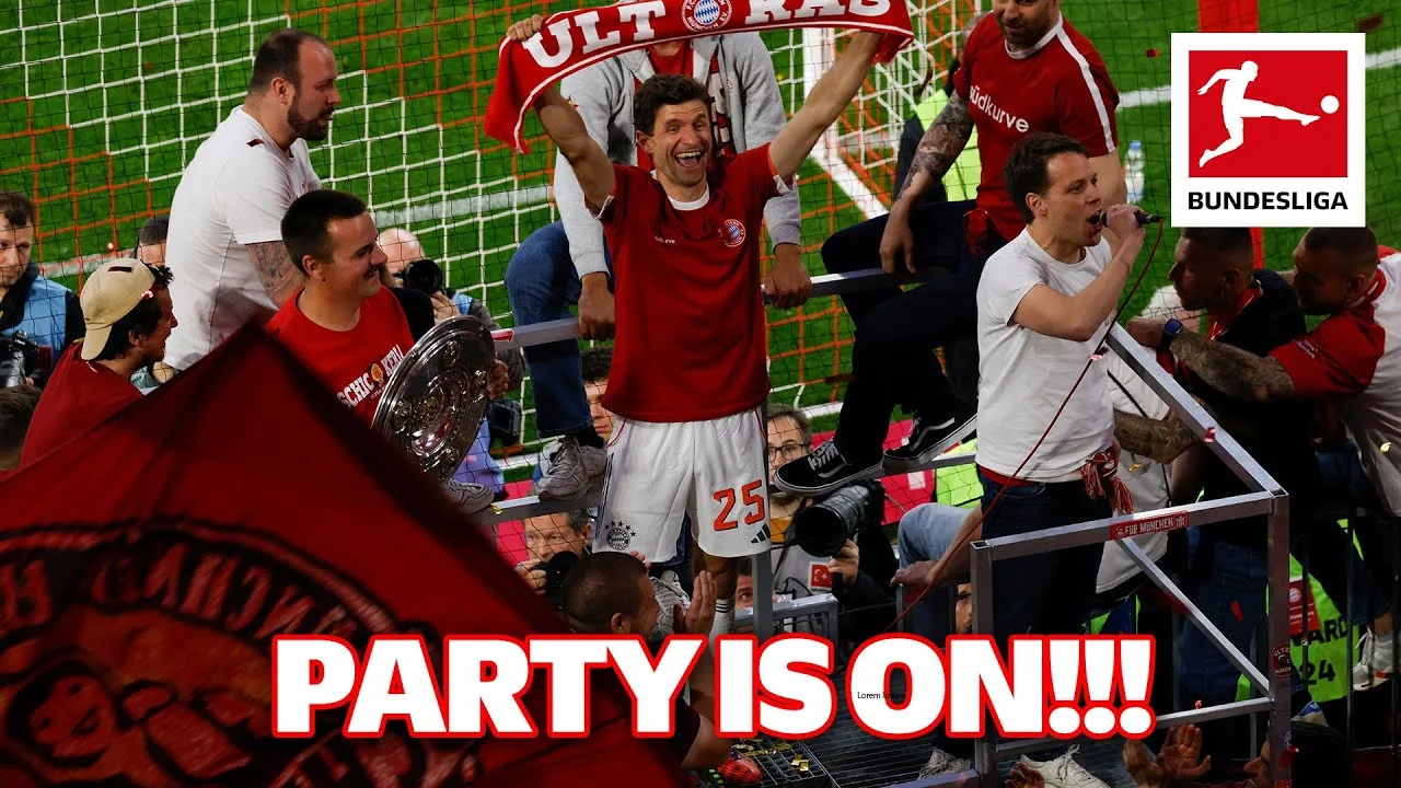 Thomas Müller dans les tribunes célébrant le championnat! 🏆 🥳