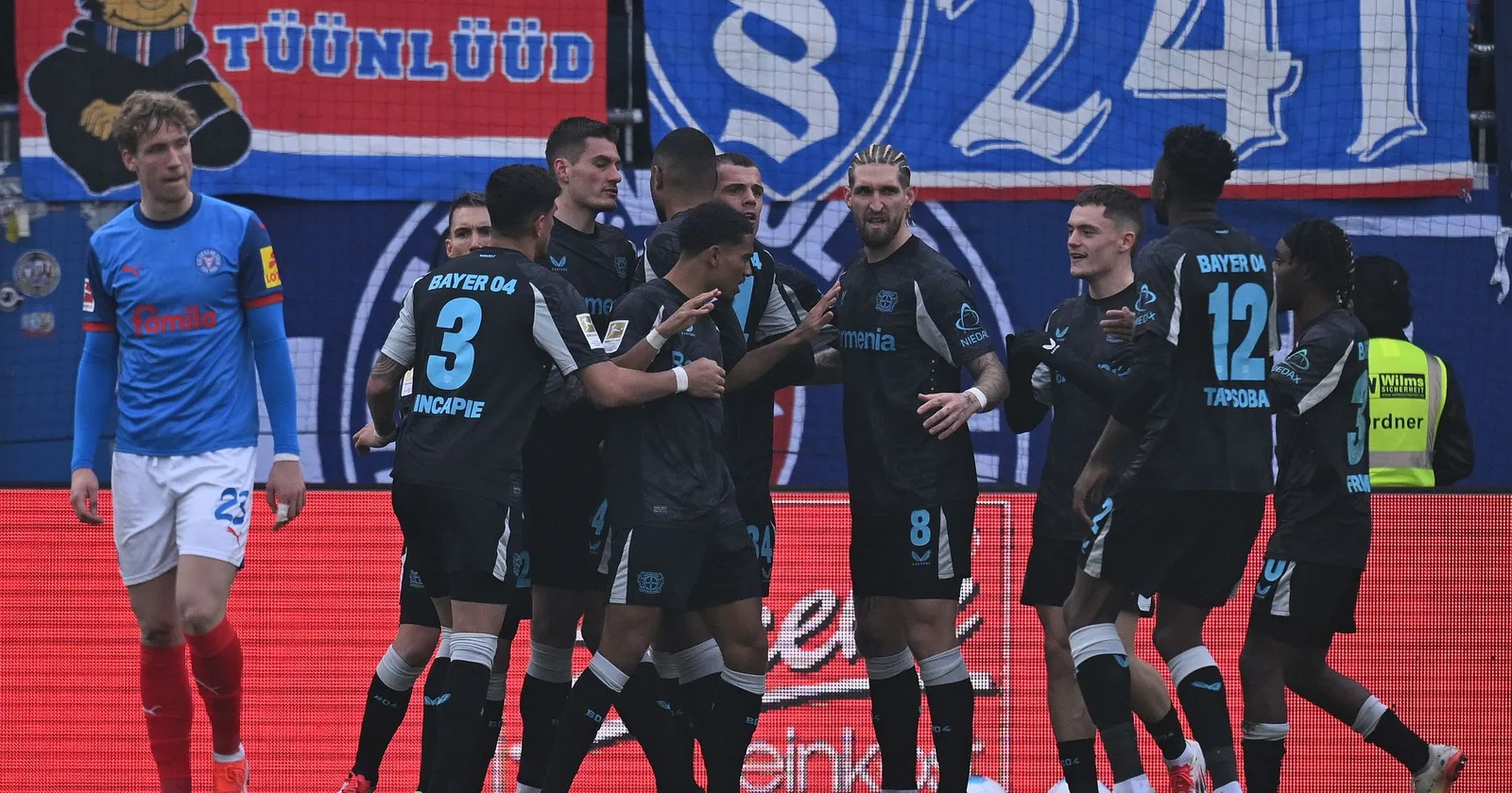Bundesliga – Leverkusen s’impose à Kiel (2-0) et revient à cinq points du Bayern