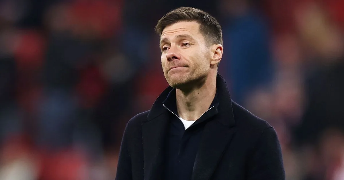Le Xabi Alonso de Bayer Leverkusen s’entretient à la suite d’une défaite totale de 5-0 contre le Bayern Munich en Ligue des champions