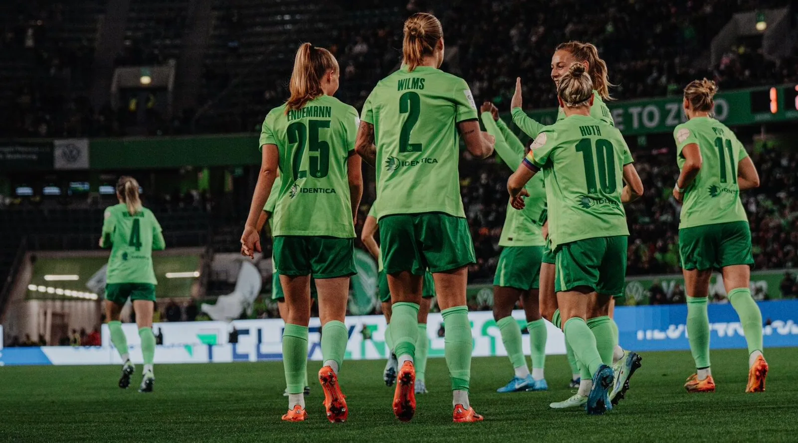 Wolfsburg étrille Francfort, Leverkusen glisse encore, la Bundesliga chamboulée