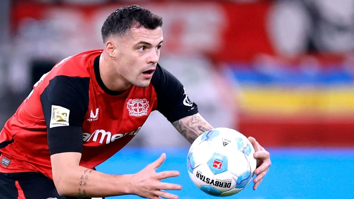 La star de la Bundesliga Granit Xhaka surprend les fans avec sa coiffure