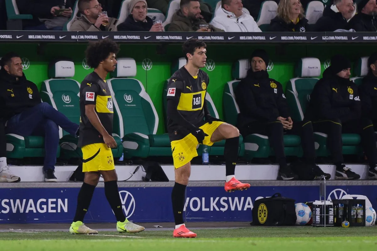 Borussia Dortmund : Jeune très demandé – le départ éclair suivra-t-il ?