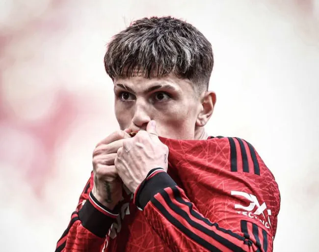 Breaking: Alejandro Garnacho quitte Manchester United, les clubs de Premier League et le Bayer Leverkusen en compétition avec les jeunes stars argentines