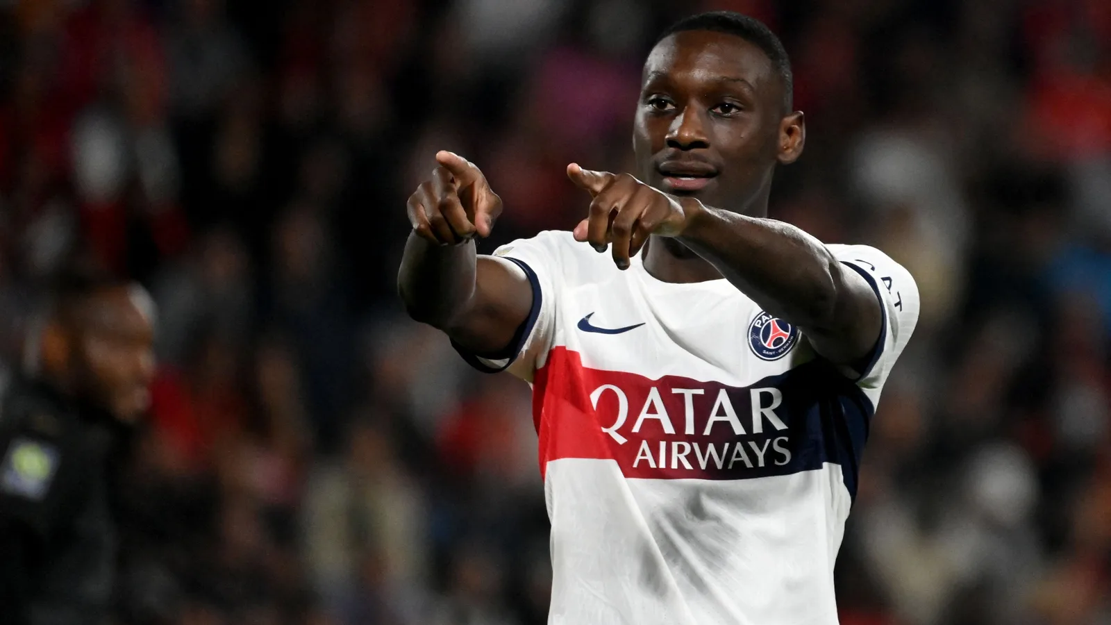 Arsenal et les Spurs ciblent « plus adaptés » pour la Bundesliga au milieu des rumeurs de sortie du PSG