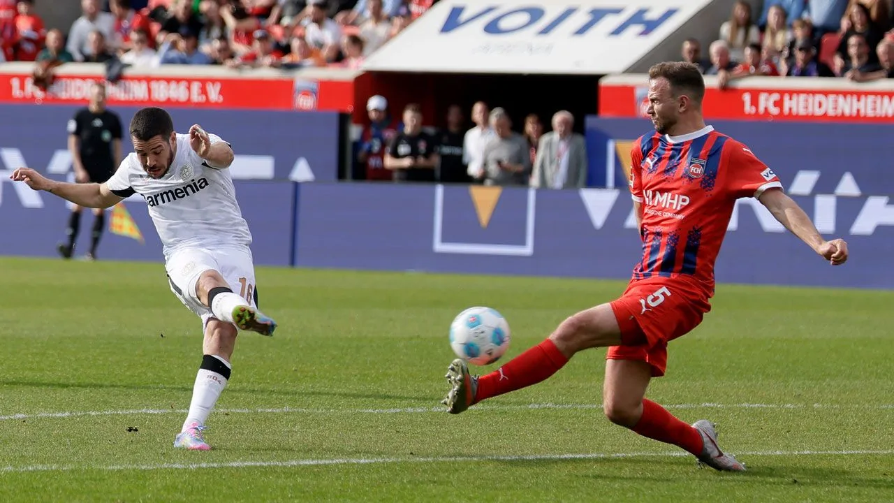 Bayer Leverkusen a remporté la dernière minute et a maintenu la bundesliga en vie