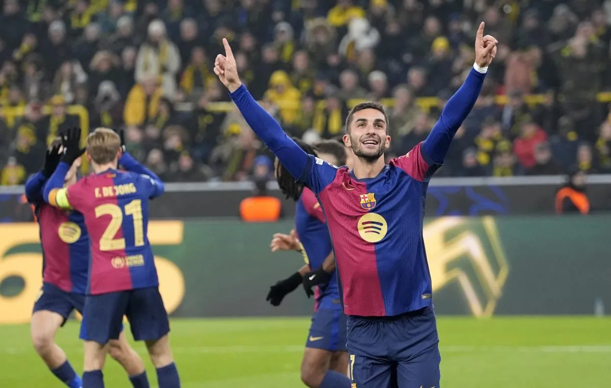 Ferran Torres attend Al Borussia Dortmund