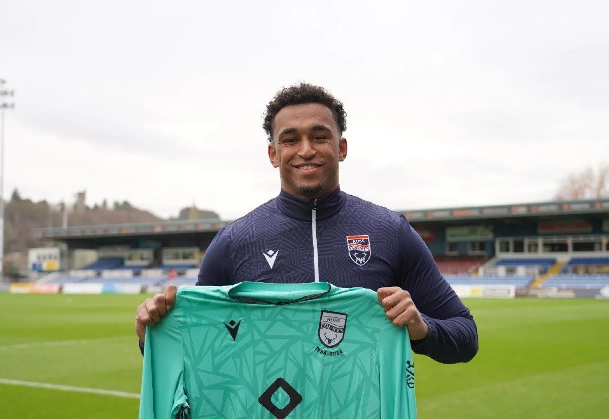 Le comté de Ross ajoute Jordan Amissah, ancien joueur du Borussia Dortmund et de l’académie de Schalke, à ses rangs de gardien de but à la suite de la blessure de Ross Laidlaw.