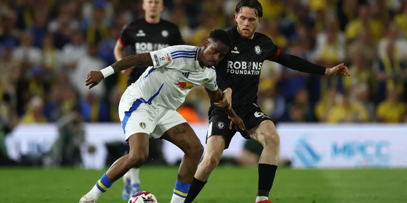 LEEDS MAINTENANT COURANT POUR SIGNER LE NOUVELLE BUNDESLIGA £ BUNDESliga Halan Office